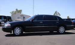 LINCOLN TOWN CAR SEDAN 4