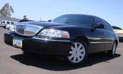 LINCOLN TOWN CAR SEDAN 3